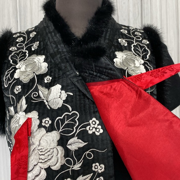 Korean traditional vest 100% silk, mink trims silk embroidery flowers Med - Picture 8 of 15
